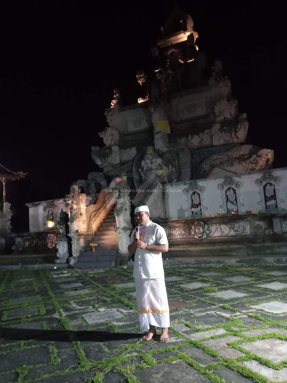 Dharma Wacana Makna Pelaksanaan Yadnya Dalam Persembahyangan Tilem