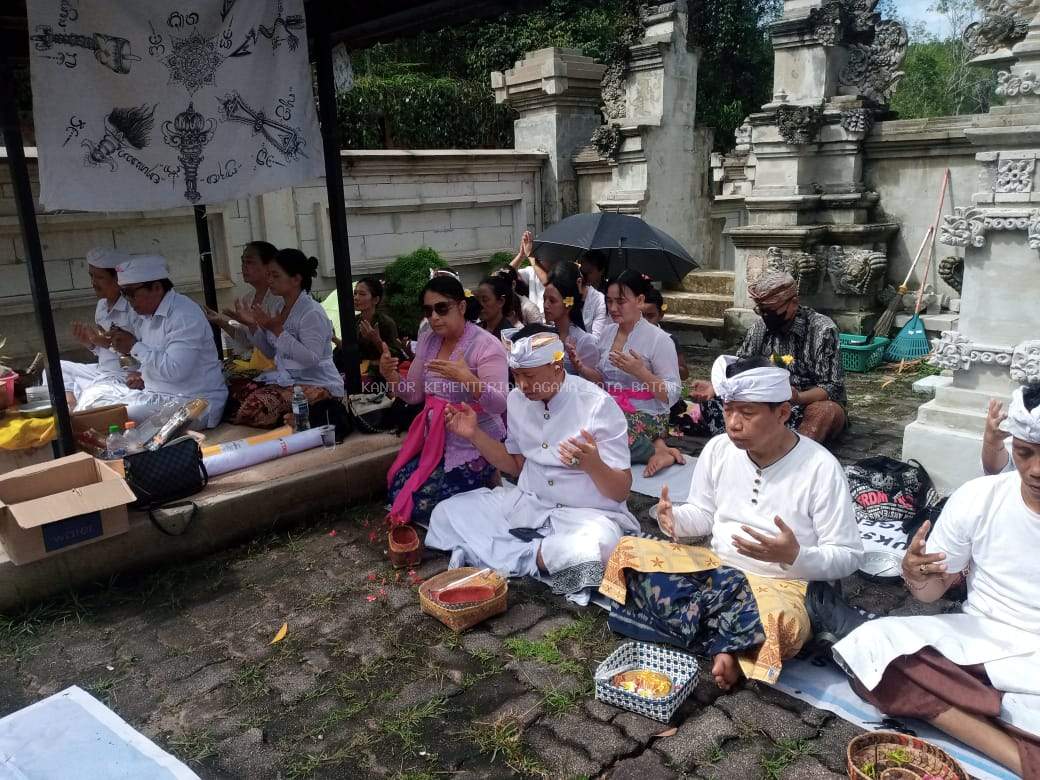 Penyelenggara Hindu Kemenag Batam Ajak Umat Lestarikan Alam lewat Gerakan Green Dharma