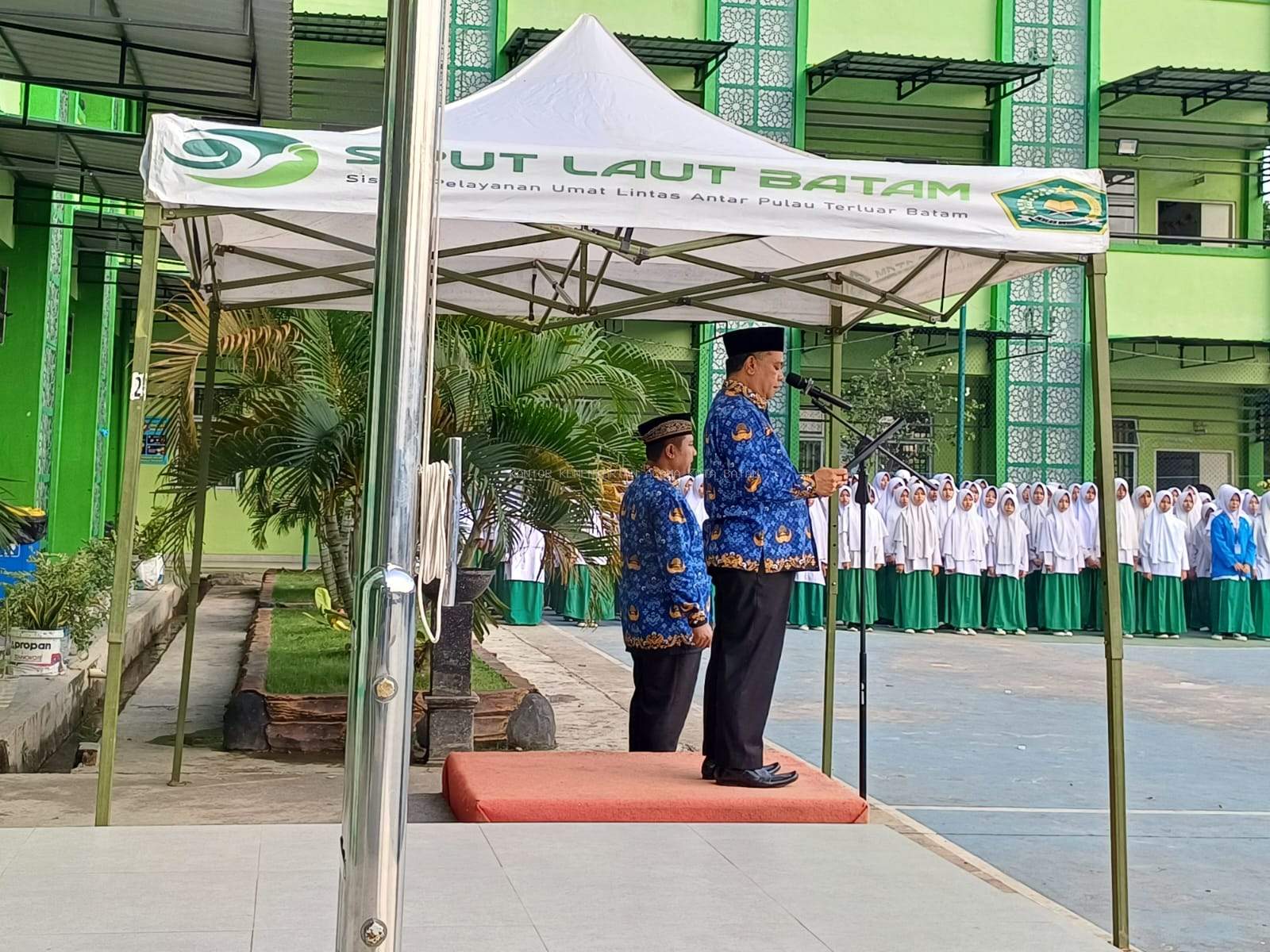 Kepala Kemenag Batam Pimpin Upacara Sumpah Pemuda ke-97 di MTsN 3 Sagulung 