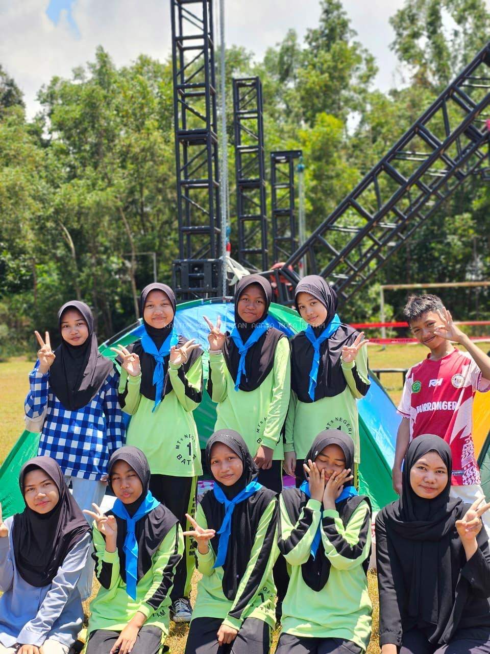 Kegiatan Kemah Pemantapan dan Diklat Ruangan Fasilitator PMR Angkatan XII Tahun 2025 MTsN 1 Batam