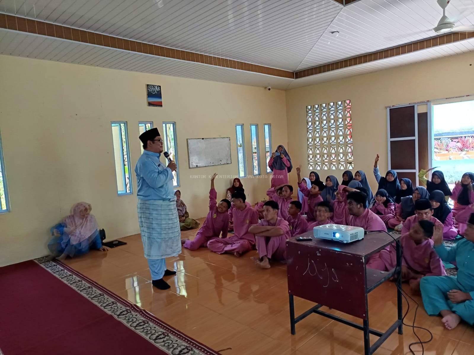 Membangun Karakter Siswa MTsN 2 Batam Kampus Belakang Padang Melalui BRUS: Akhlak Mulia, Tolak Bullying