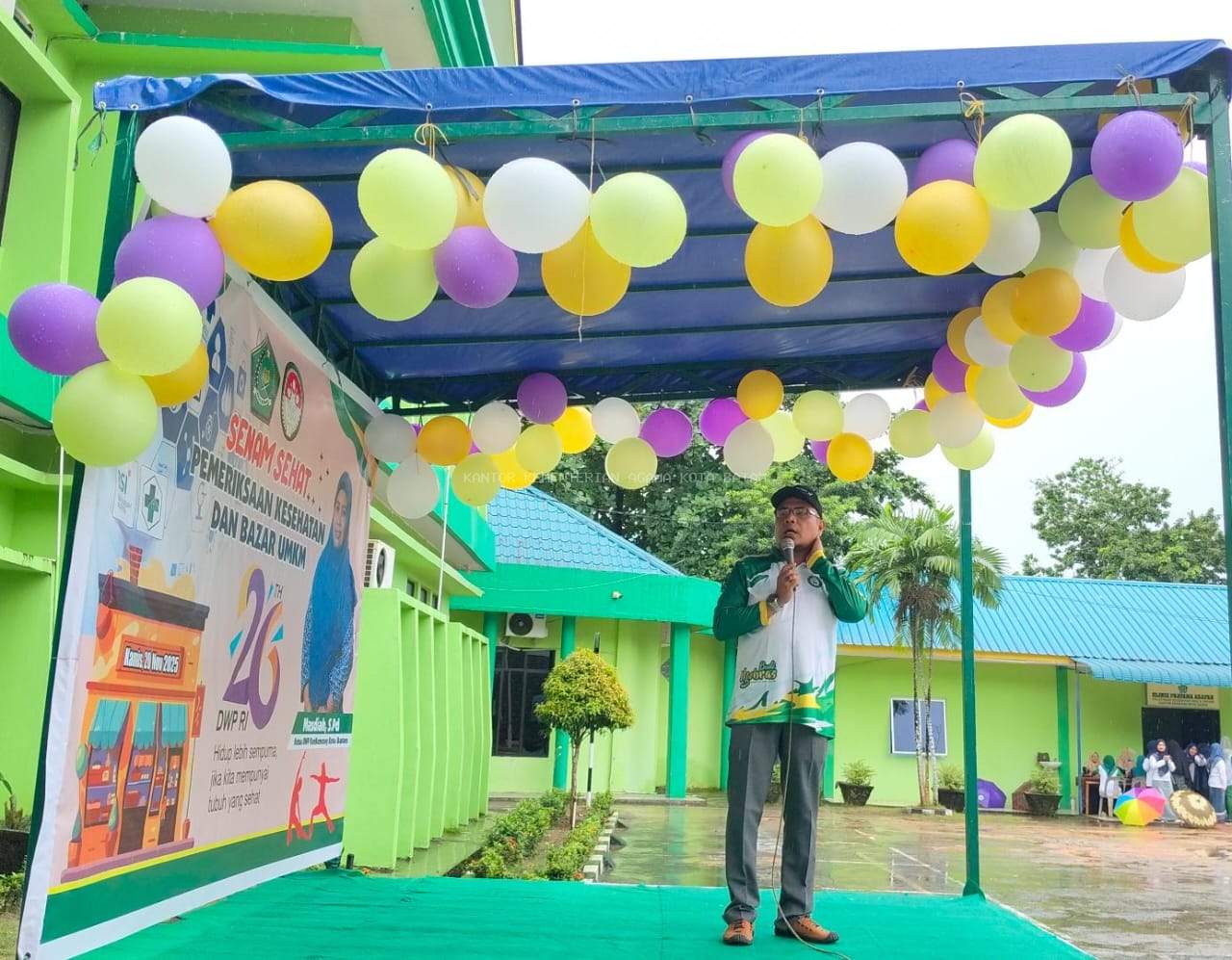 Kegiatan Senam Sehat dan Ekonomi Kreatif DWP Kemenag Batam Tetap Meriah Meski Diguyur Gerimis
