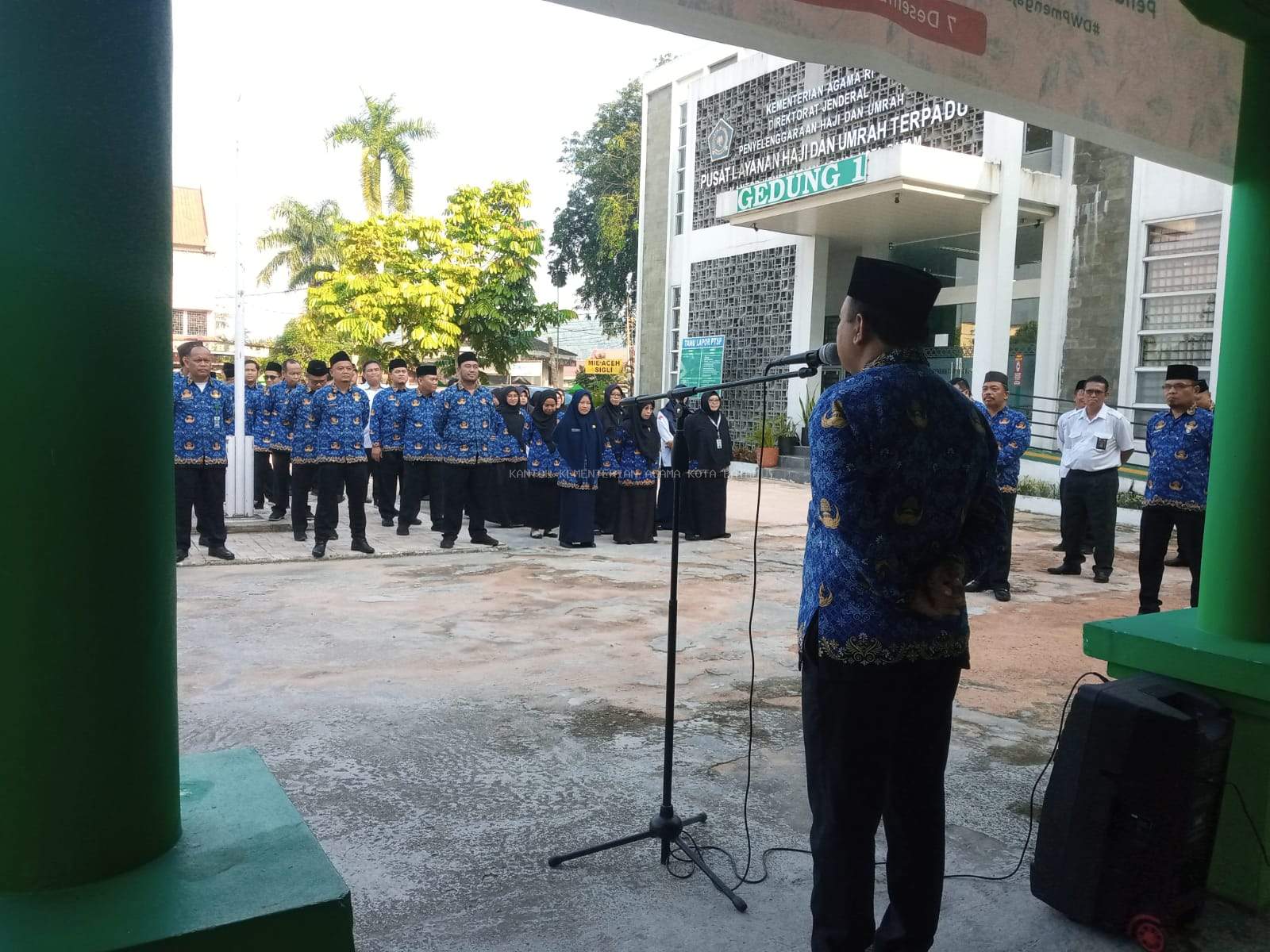 Awali Desember, Penyelenggara Hindu Pimpin Apel Pagi Kemenag Batam