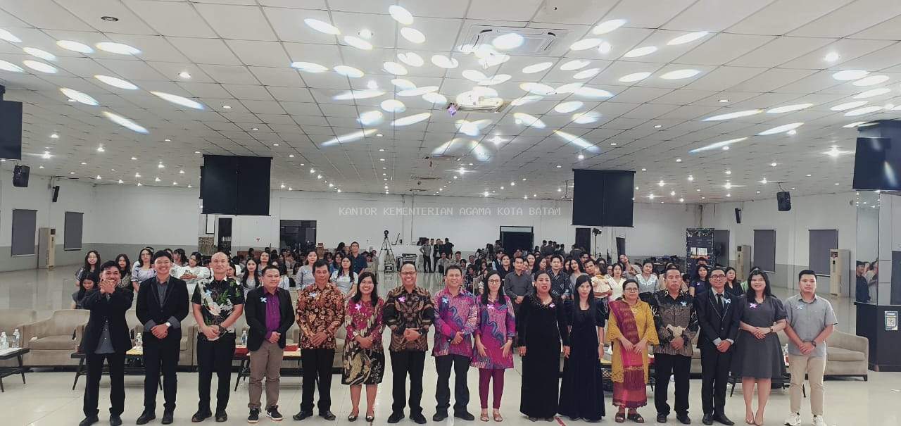 Kemenag Kota Batam Hadiri Perayaan Natal PMK UNRIKA Batam.
