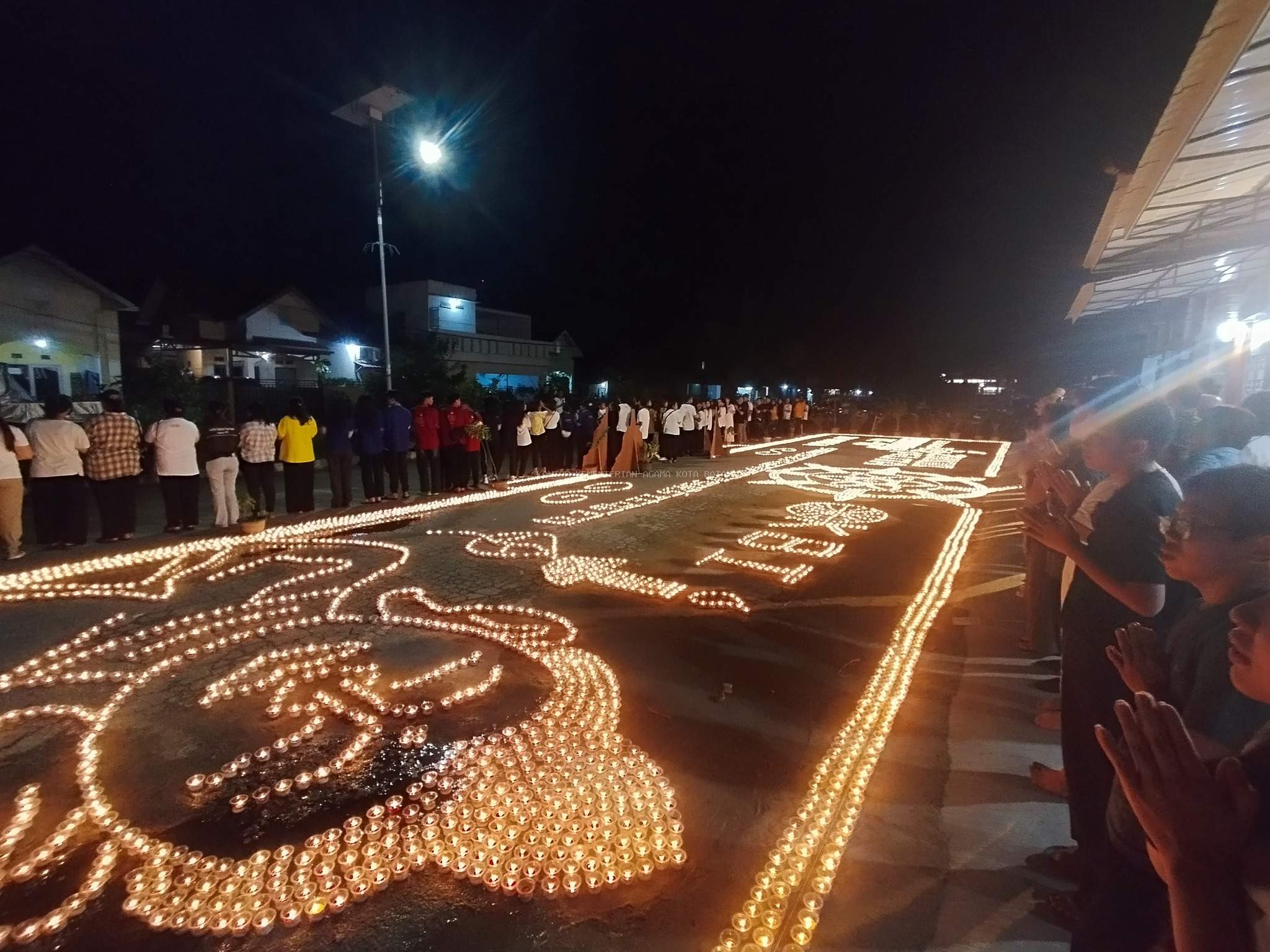 Penyelenggara Buddha Batam Hadiri Doa Kesejahteraan dan Penyalaan 20.000 Pelita di Vihara Widya Dharma