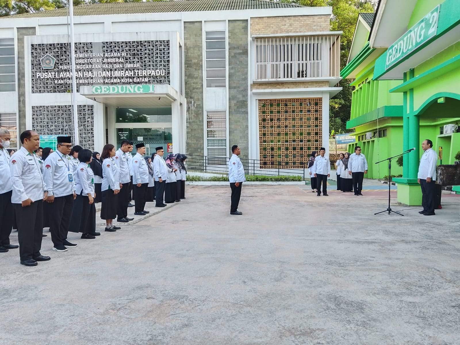 Penyelenggara Hindu Kemenag Batam Tekankan Nilai Ikhlas Beramal Saat Apel Pagi
