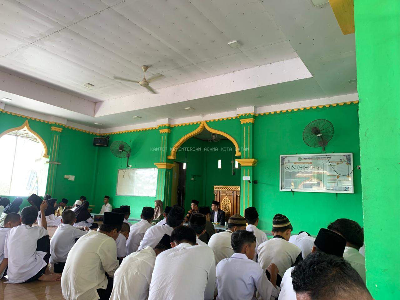 Peringati Isra’ Mi’raj, MTs dan MA Manba’ul Hidayah Perkuat Refleksi Spiritual Siswa
