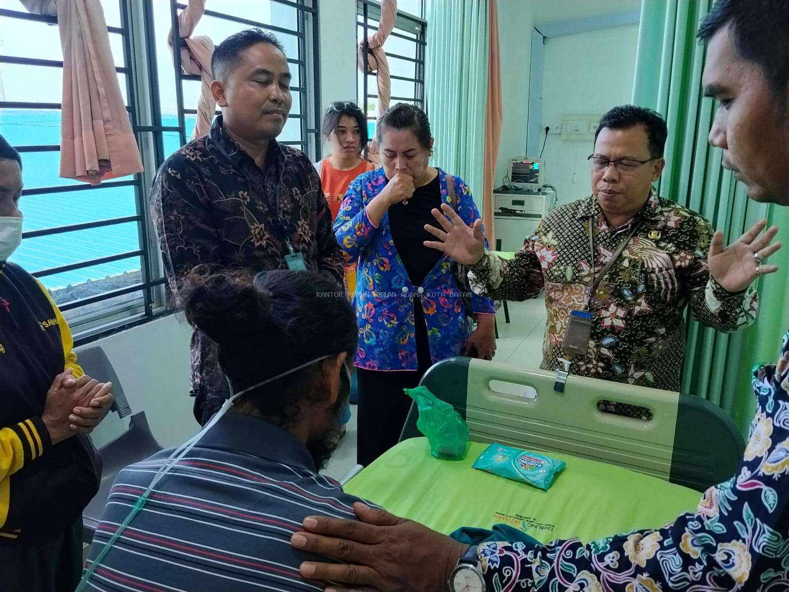 Meneguhkan Kesabaran dan Iman, Penyuluh Agama Kristen Kemenag Batam Hadirkan Doa dan Penguatan Rohani di RSUD Embung Fatimah
