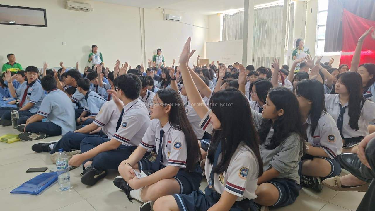 Menumbuhkan Iman Sejak Bangku Sekolah: Kemenag Batam Hadir di SMP Pelita Utama