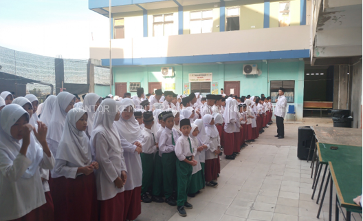 Kedisiplinan Sejak Dini Potret Khidmat Siswa MIS Al- Muttaqin Dalam Apel Pagi