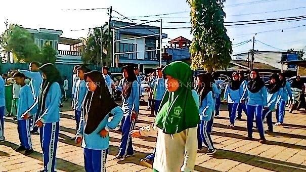 Semangat Satu Irama: Ratusan Siswa MTS dan MI Darul Ihsan Gelar Senam Gabungan Penuh Keceriaan