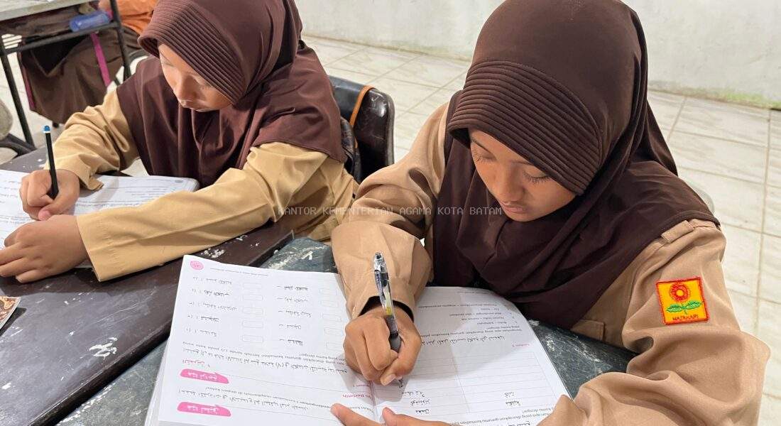 Mengapa Adab Itu di Atas Ilmu? MI Raudlatul Qur’an Batam Tanamkan Akhlak Mulia Sejak Dini