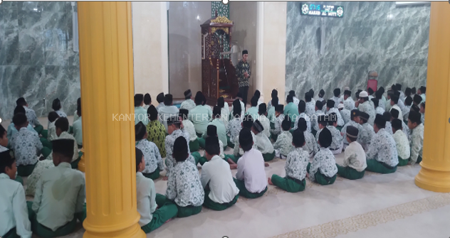 Pembiasaan Pagi Setiap Hari Kamis di MIS Al-Muttaqin