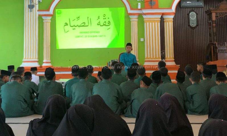 Sambut Bulan Suci, MTs Al Ukhuwah Gelar Tarhib Ramadhan Penuh Khidmat