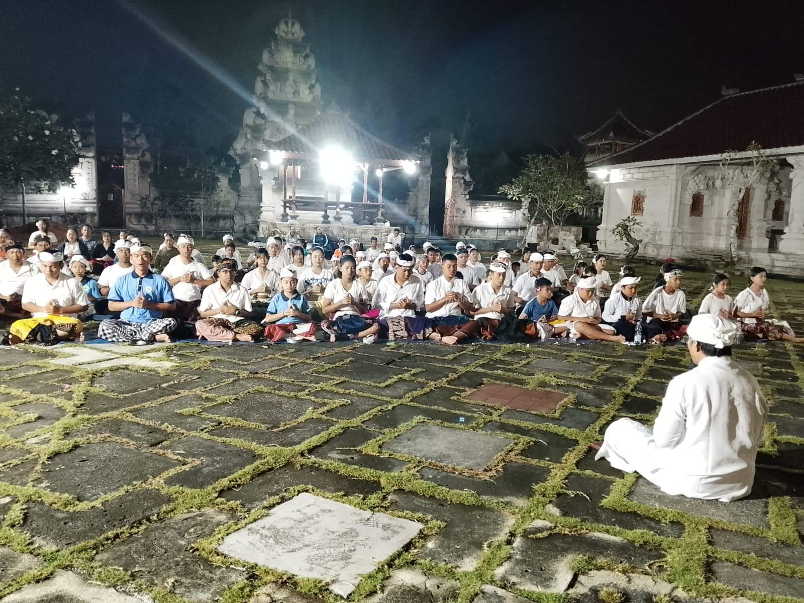 Siswa Pasraman Jnana Sila Bhakti Dalami Konsep Tri Loka pada Hari Kedua Pasraman Kilat