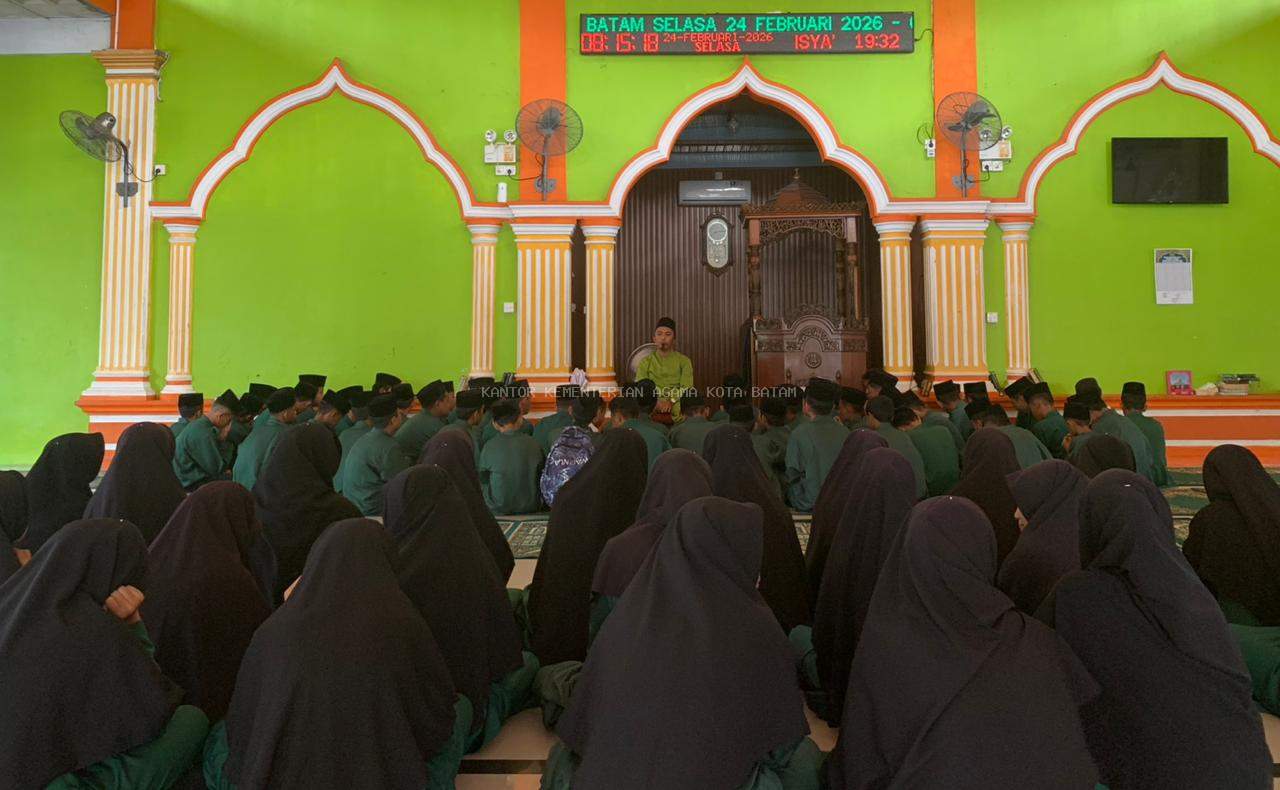 Gema Wahyu di Bulan Suci: Santri MTs Al Ukhuwah Tuntaskan Khatmil Qur’an 30 Juz dan Iktikaf