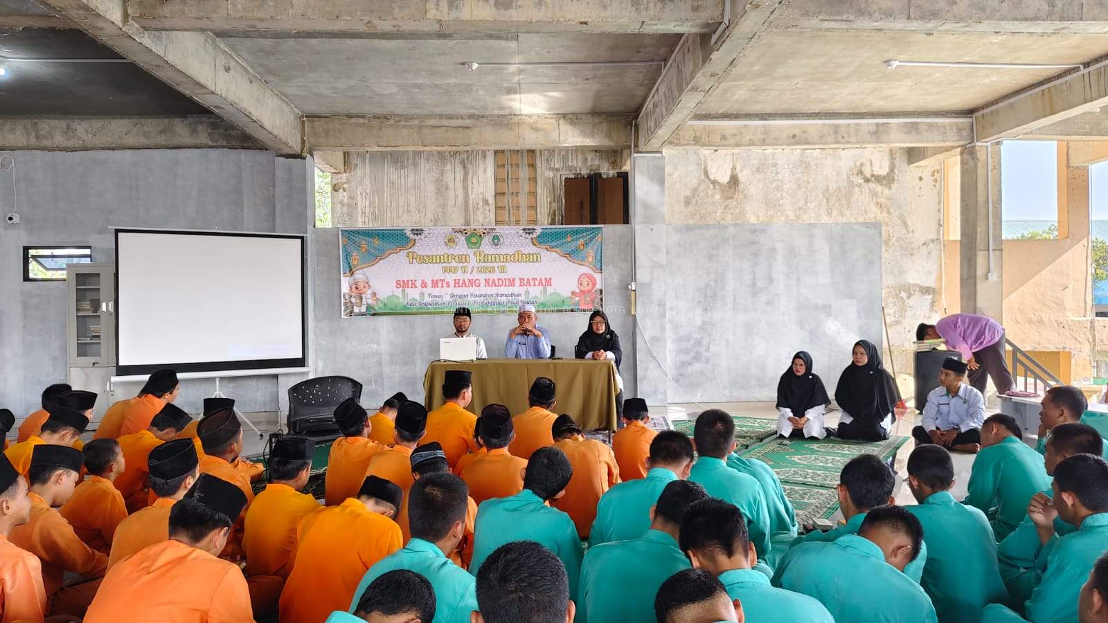 Roadshow Ramadhan: Kantor Kementerian Agama Kota Batam Gelar Istighosah dan Doa Bersama di MTs Hang Nadim
