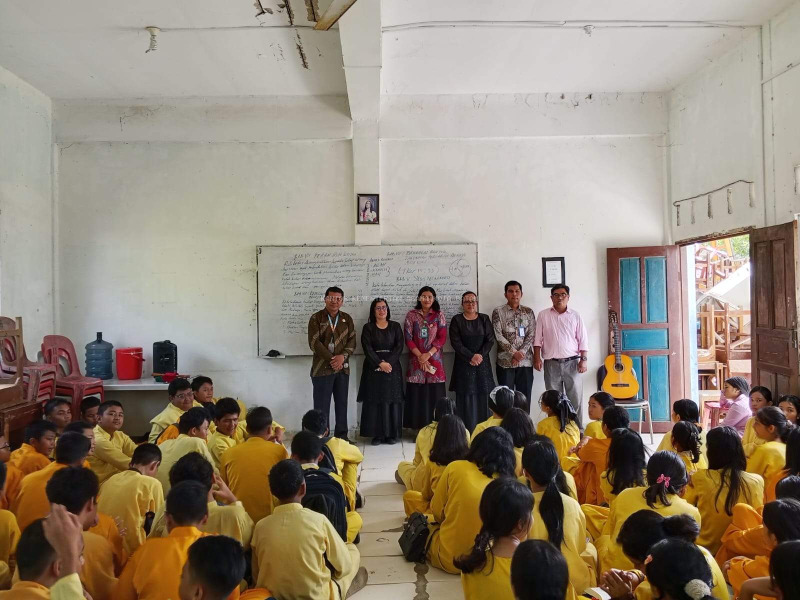 Siswa SMP Negeri 20 Batam dikuatkan melalui Penyuluhan " Pembentukan Karakter Kristiani di Era Digital” 