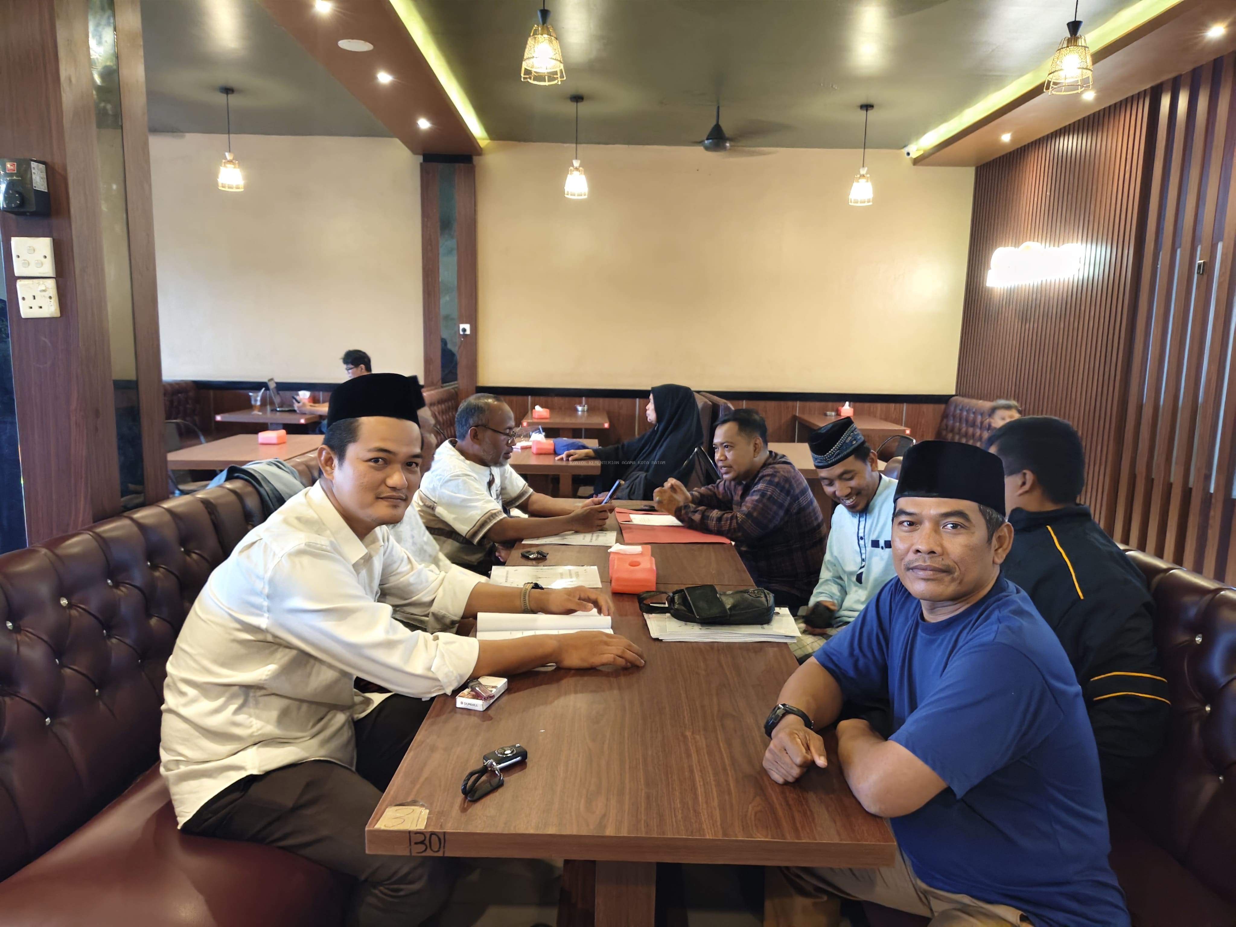Kepala KUA Galang dan Tim Formatur PMB Susun Kepengurusan Baru Sambil Buka Puasa Bersama