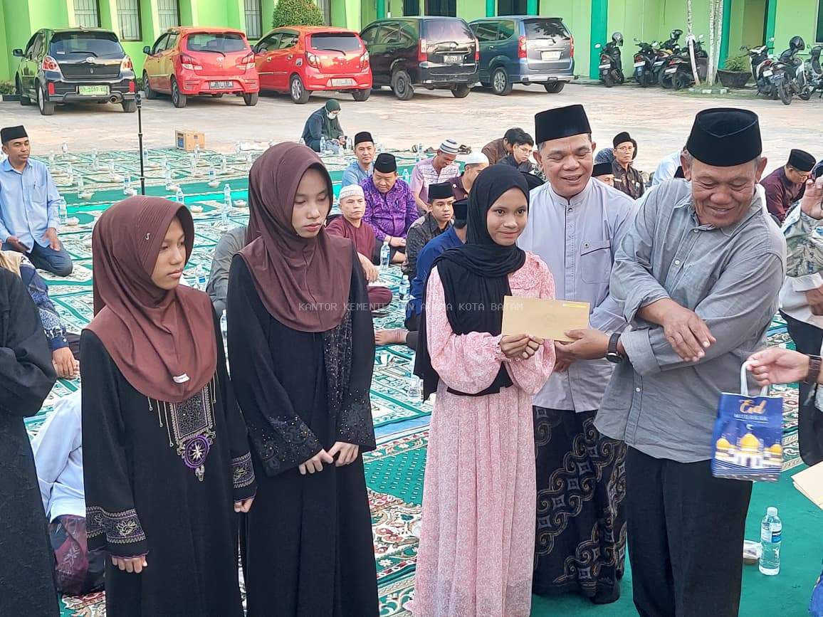 Wujud Kepedulian, Kemenag Batam Santuni 40 Anak Yatim di Sela Agenda Buka Bersama