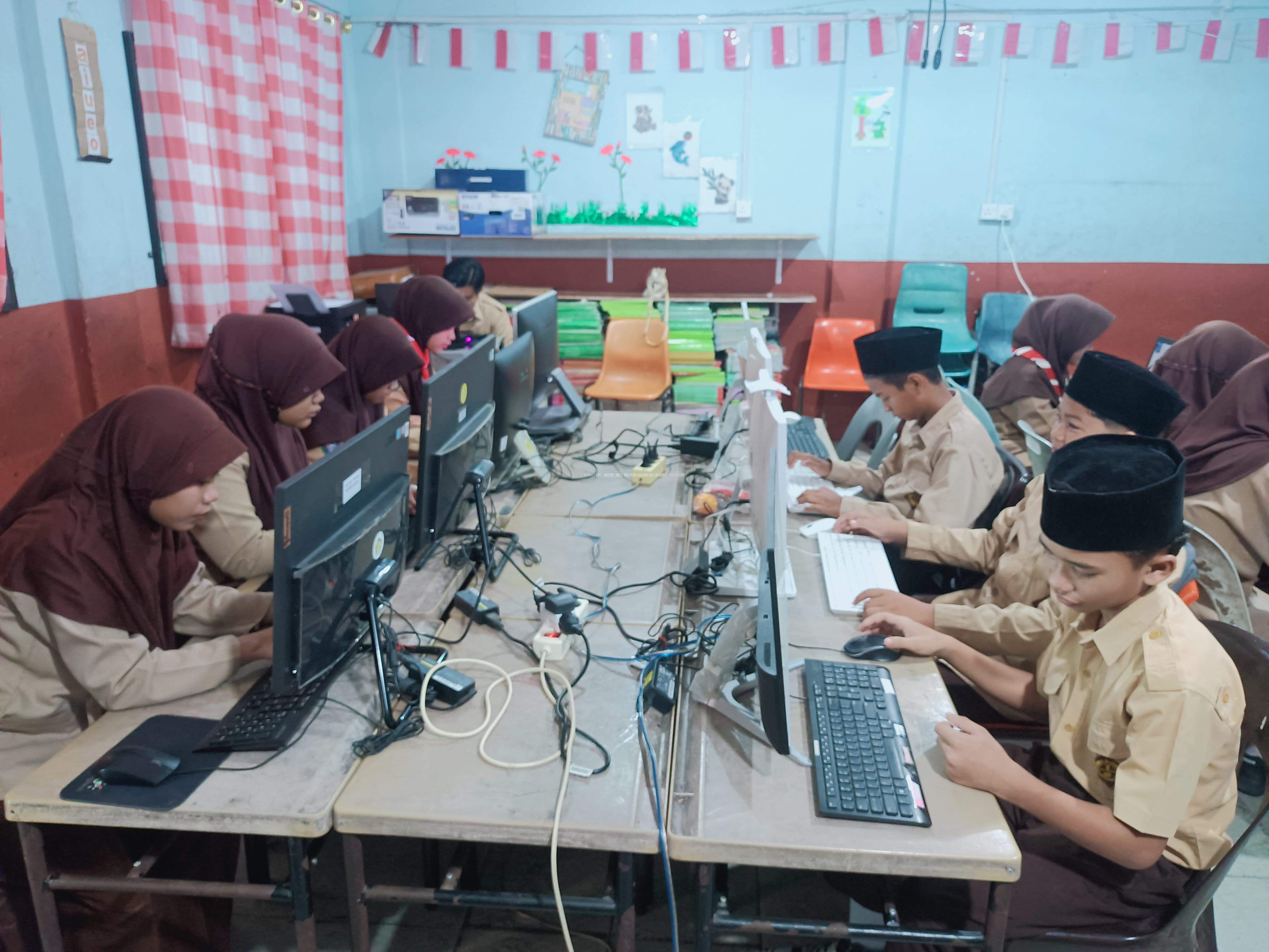 Gladi Tes Kemampuan Akademik (TKA) Hari Pertama Kelas VI MIS Al-Muttaqin Tanjung Uma Batam Berjalan Lancar