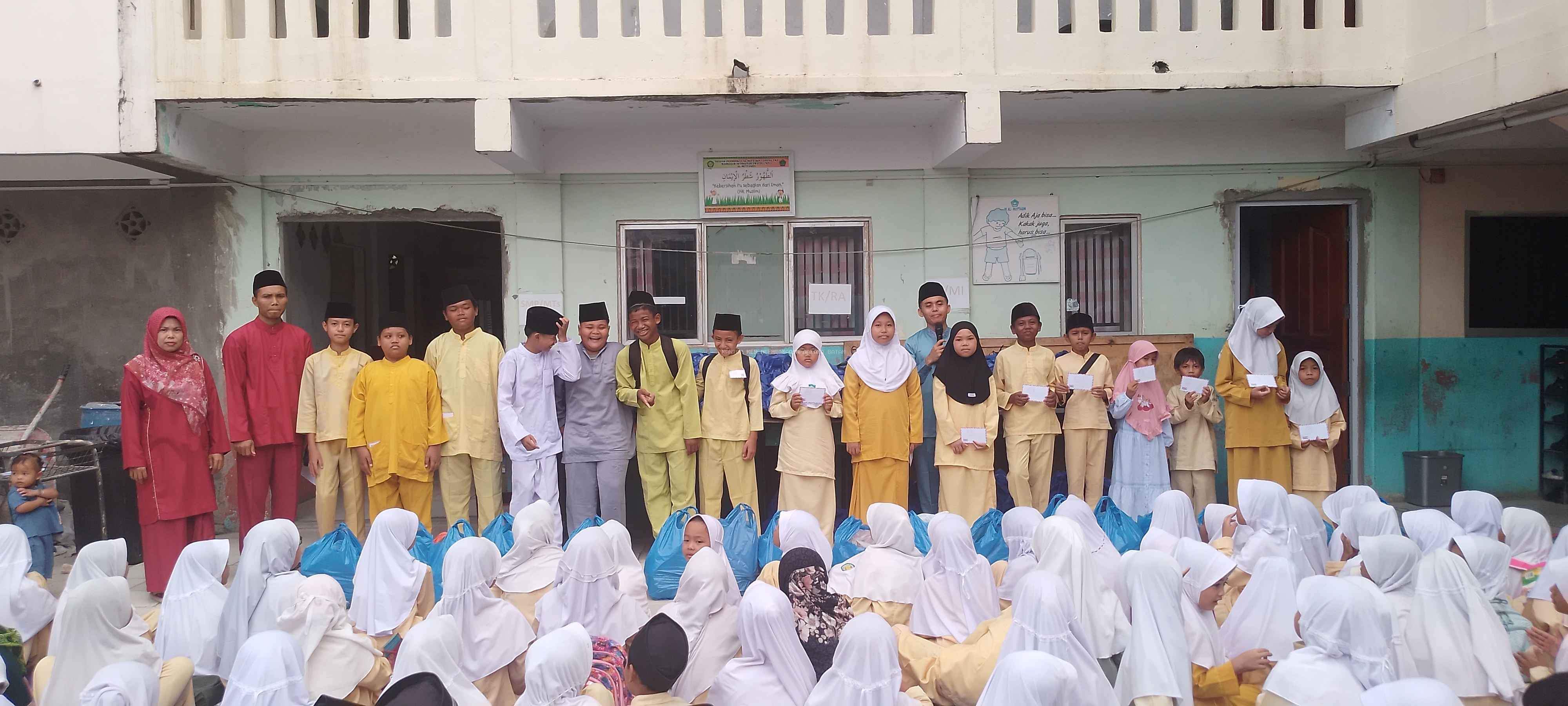 Berbagi Berkah di Bulan Suci Santunan Anak Yatim dan Dhuafa Siswa-Siswi Al-Muttaqin Tanjung Uma Batam