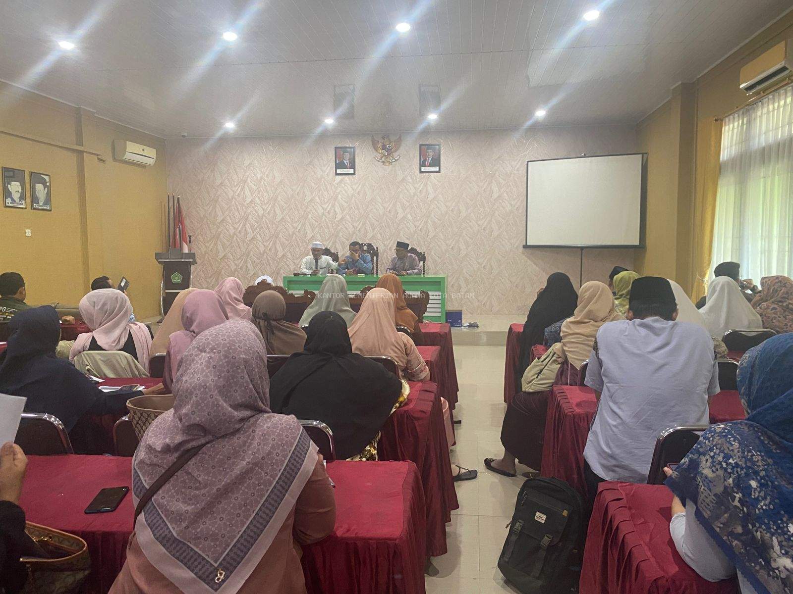 Kanwil Kemenag Kepri Serahkan Buku Tabungan BTN dan Sosialisasi Juknis TPG di Batam