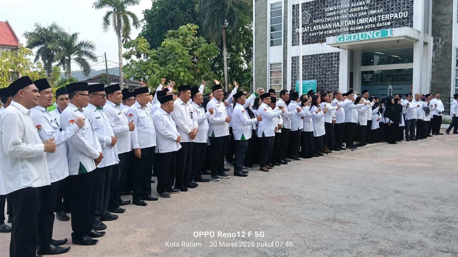 Pererat Silaturahmi, Keluarga Besar Kemenag Batam Gelar Halalbihalal di Halaman Kantor