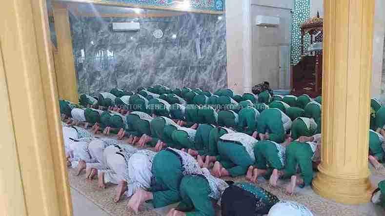 Gema Shalawat dan Asmaul Husna: Ikhtiar MIS Al-Muttaqin Batam Cetak Generasi Religius dan Berakhlak Mulia