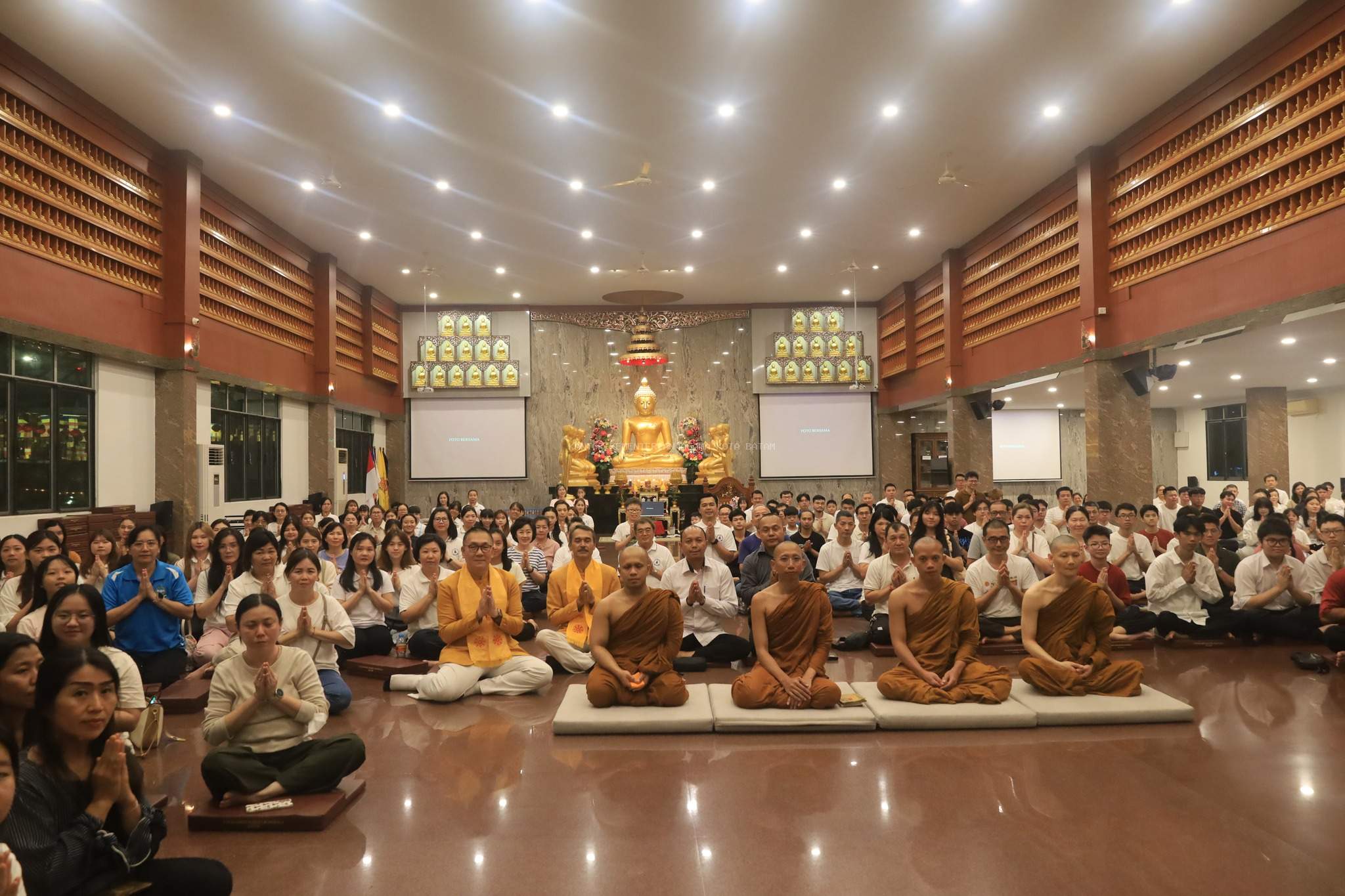 Suasana Khidmat Warnai Pattidana Ceng Beng di Vihara Grha Buddha Manggala