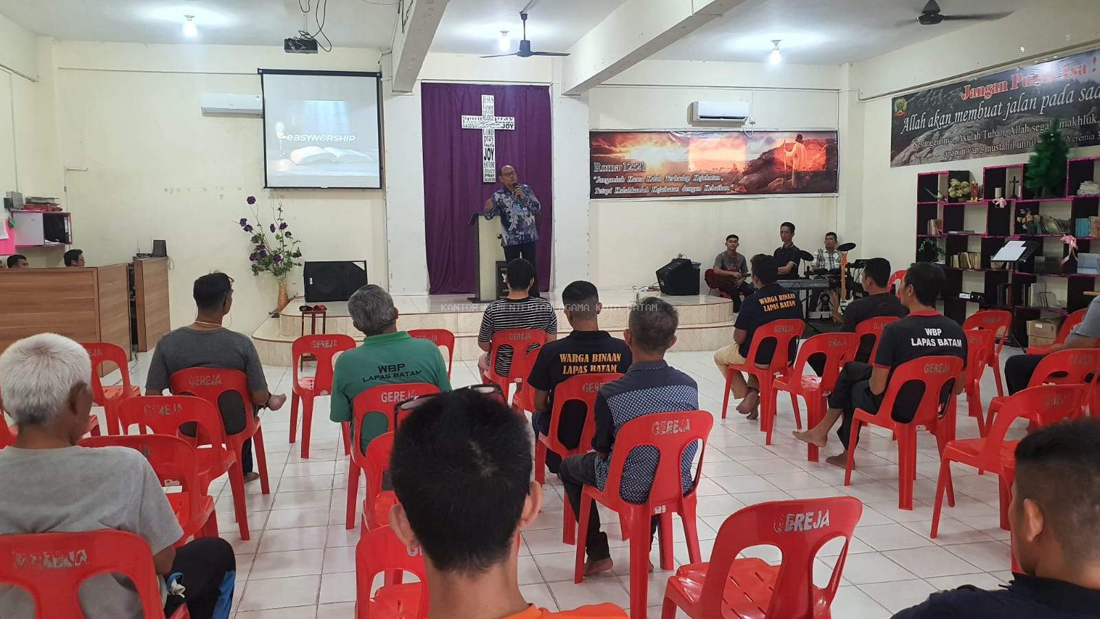 Menyalakan Harapan di Balik Jeruji: Penyuluhan Agama Kristen di Lapas Kelas IIA Batam
