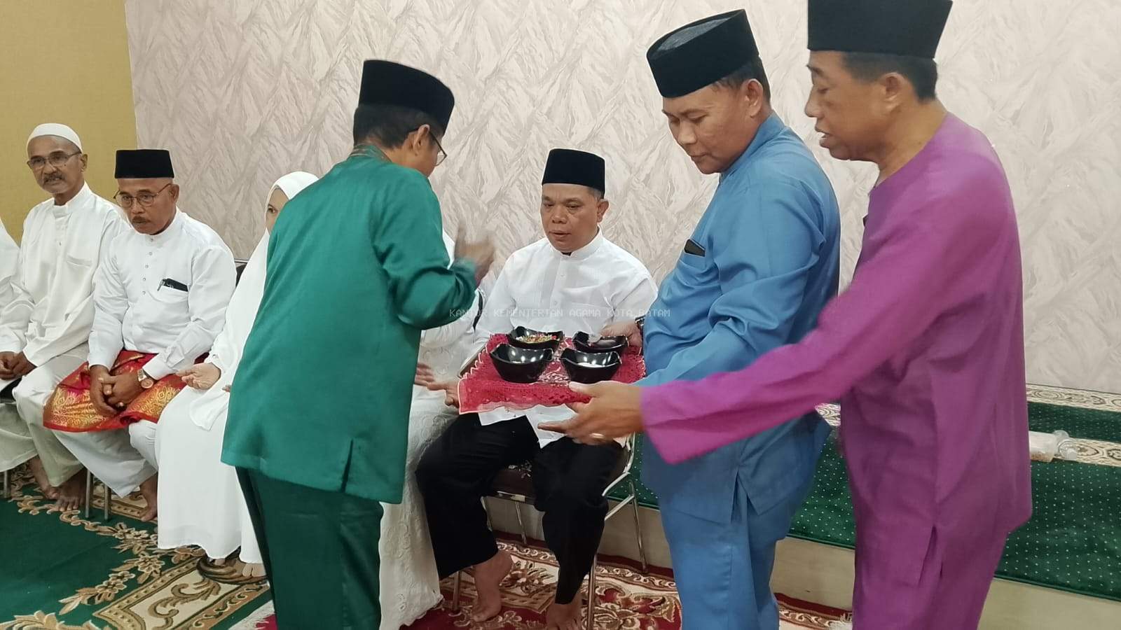 Kemenag Batam Gelar Tepuk Tepung Tawar: H. Budi Dermawan Mohon Doa Restu Menuju Tanah Suci