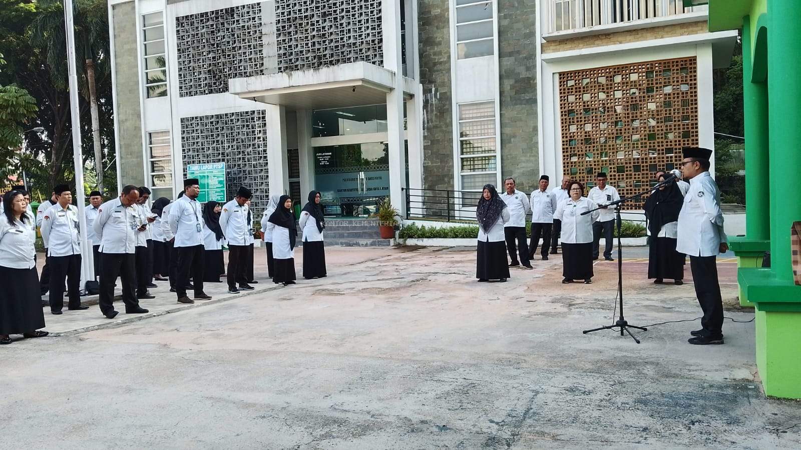 Plh. Kakankemenag Kota Batam Tekankan Kedisiplinan Laporan Kinerja dan Administrasi Pegawai pada Apel Pagi
