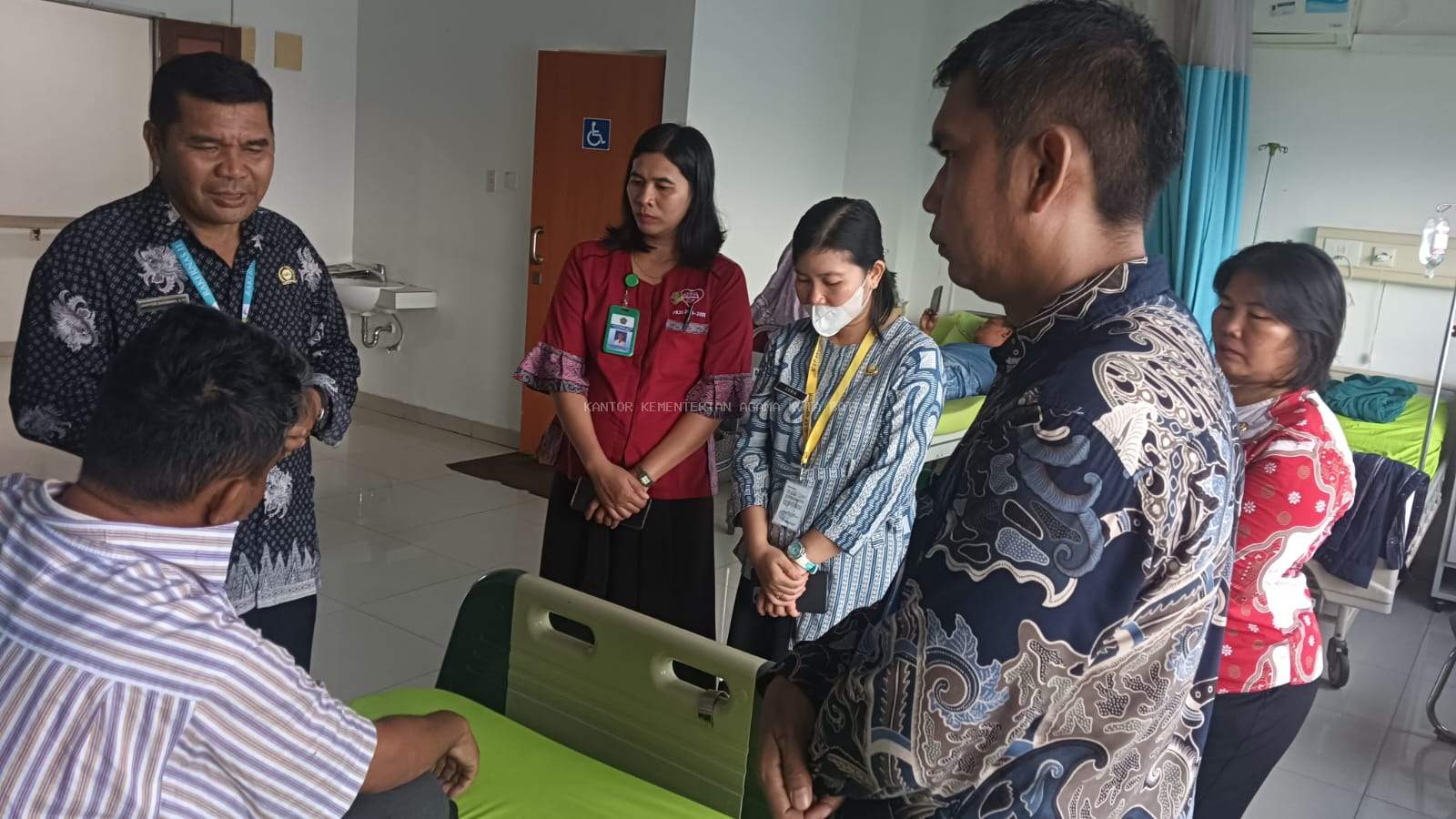 Kekuatan di Tengah Pergumulan, Penyuluh Agama Kristen Kemenag Batam Teguhkan Iman akan Kesembuhan di RSUD Embung Fatimah 