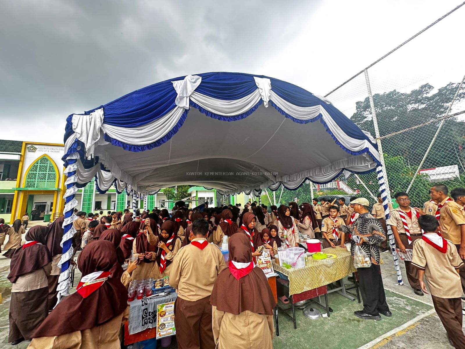 Belajar Berwirausaha Siswa MTSN 2 Batam Adakan Market Day Dan Gelar Karya