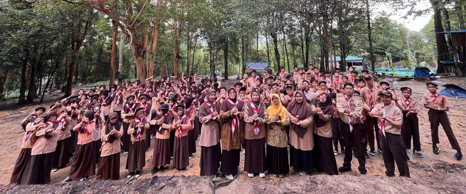 Momen Haru dan Seru Simpul Ukhuwah Penggalang Jadi Jejak Terakhir Pramuka Kelas 6 MIN 2 Batam