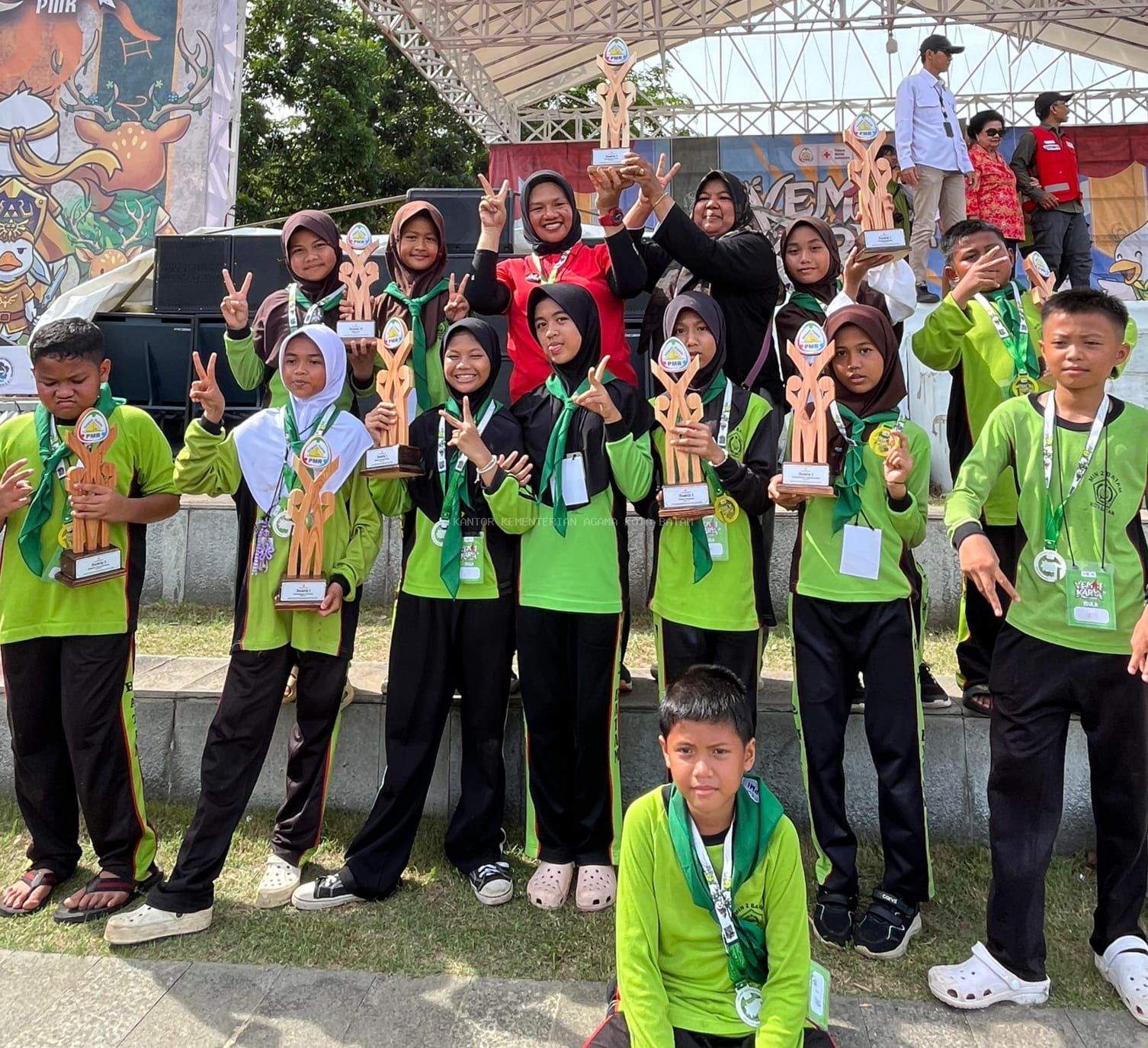 MIN 2 Batam Raih Juara Umum Kemah Karya ke- IX PMR Tingkat Mula Se-Kota Batam