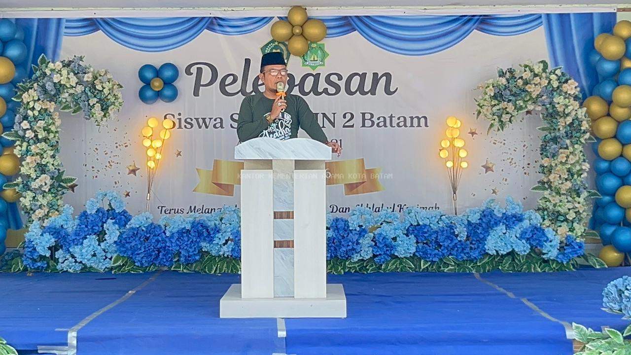 MIN 2 Batam Lepas Angkatan ke-21, Plh. Kepala Kantor Kemenag Batam Ingatkan Pesan Jangan Putus Sekolah