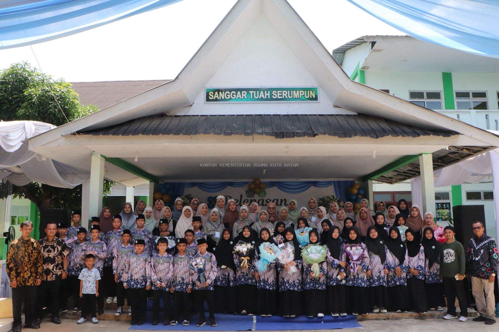 Penuh Haru dan Bangga MIN 2 Batam Gelar Acara Pelepasan Angkatan ke-21 dan Wisuda Tahfidz