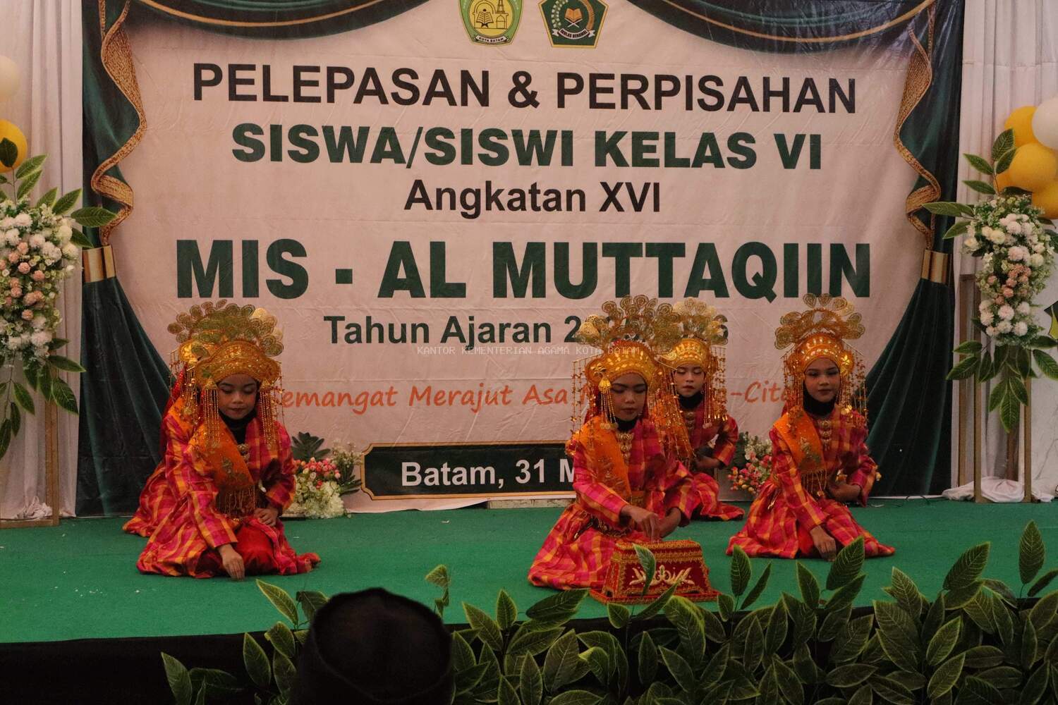 Lepas 62 Santri, MIS Al-Muttaqiin Tanjung Uma Usung Tema "Semangat Merajut Asa, Meraih Cita-cita