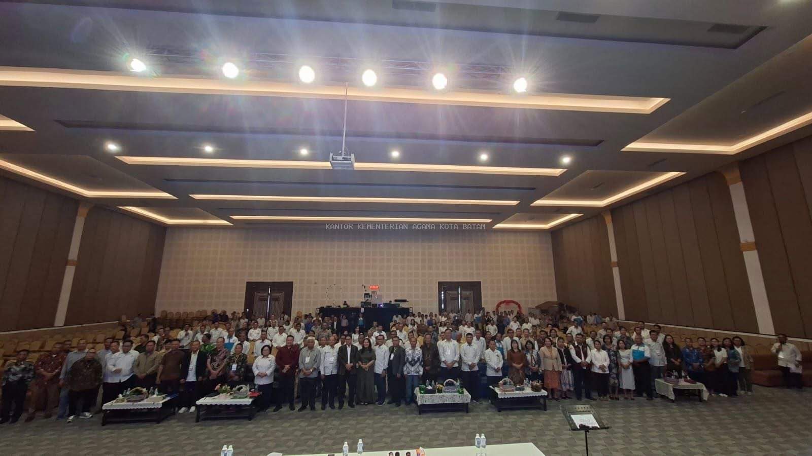 Perkuat Sinergi Pelayanan Umat, Penyuluh Agama Kristen Hadiri MUBES IPMB Kota Batam