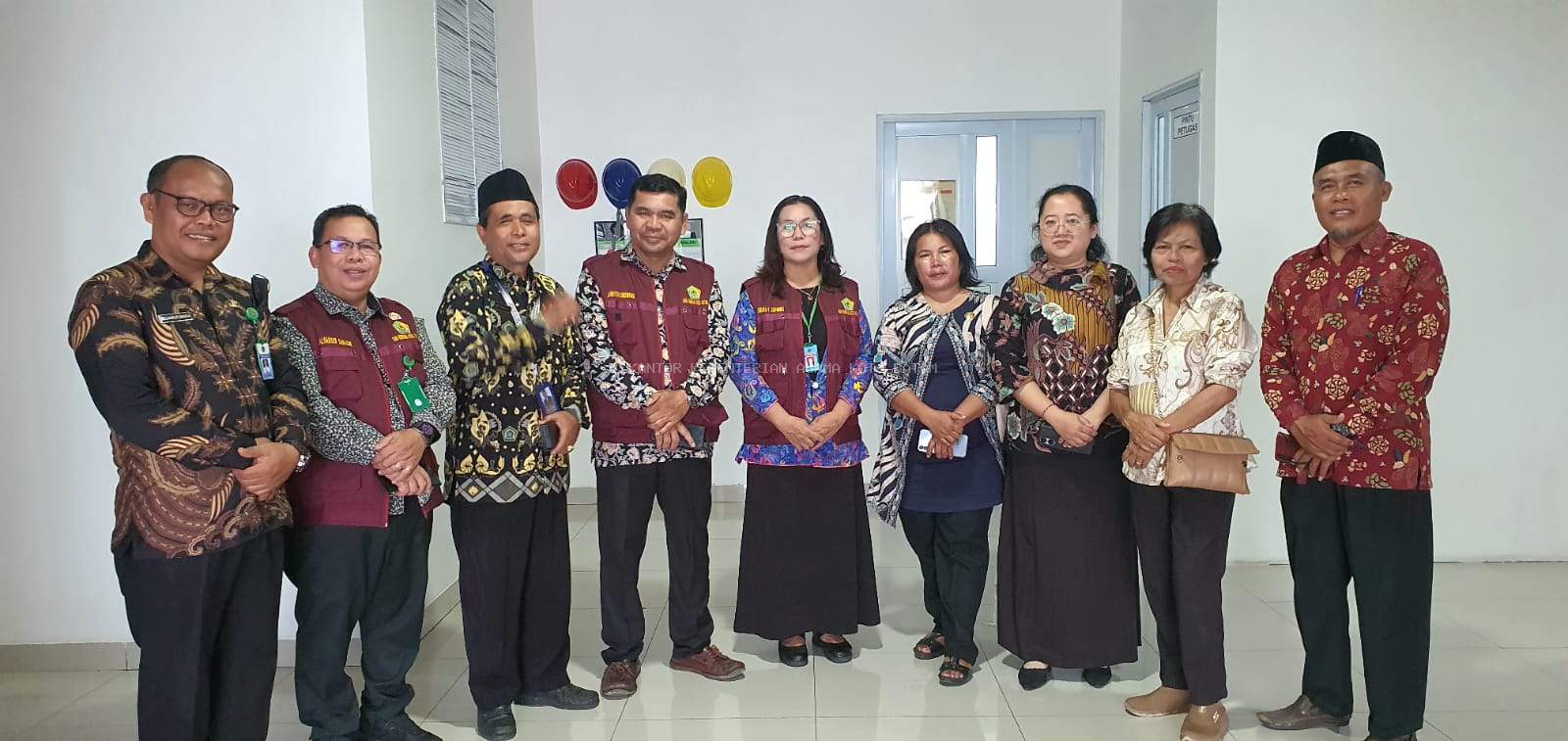 Menebar Kesejukan di Rumah Sakit, Penyuluh Lintas Agama Kemenag Batam Jenguk Pasien RSUD Embung Fatimah