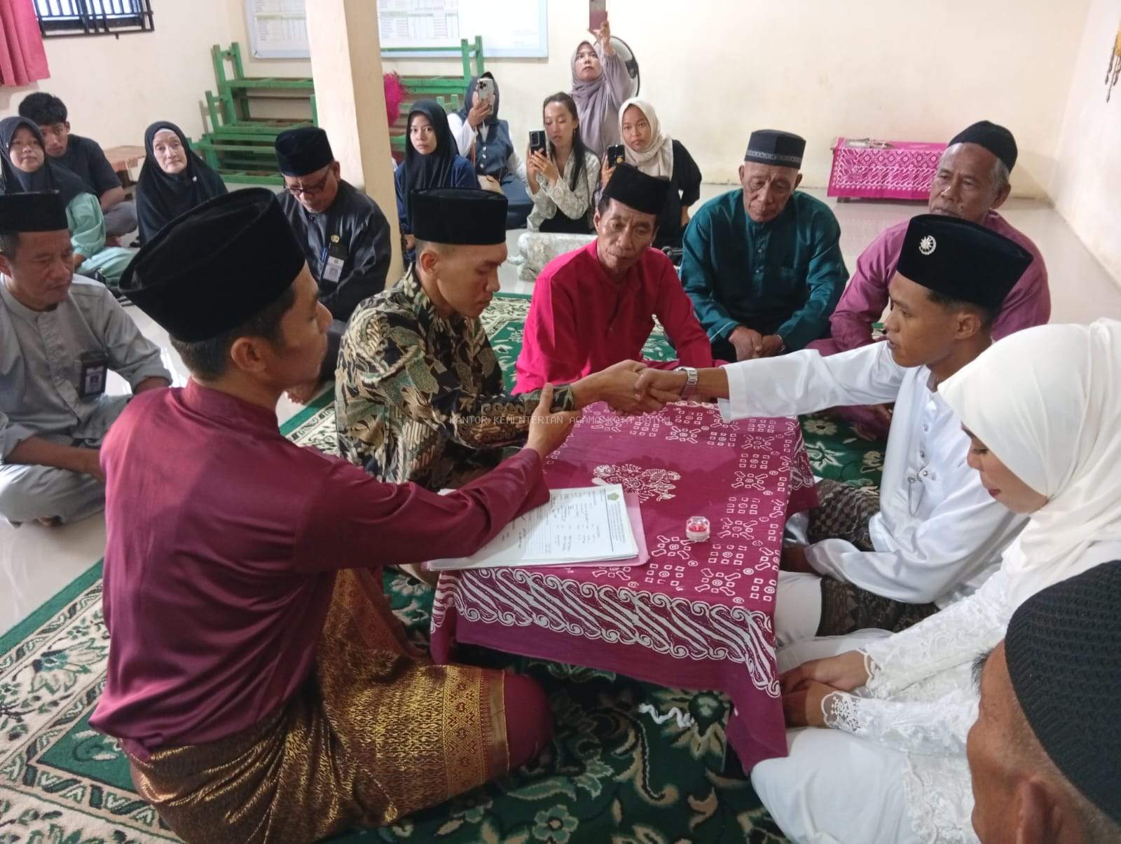 KUA Kecamatan Bulang Konsisten Berikan Pelayanan Prima, H Muhammad Fikri Pratama Pimpin Akad Nikah