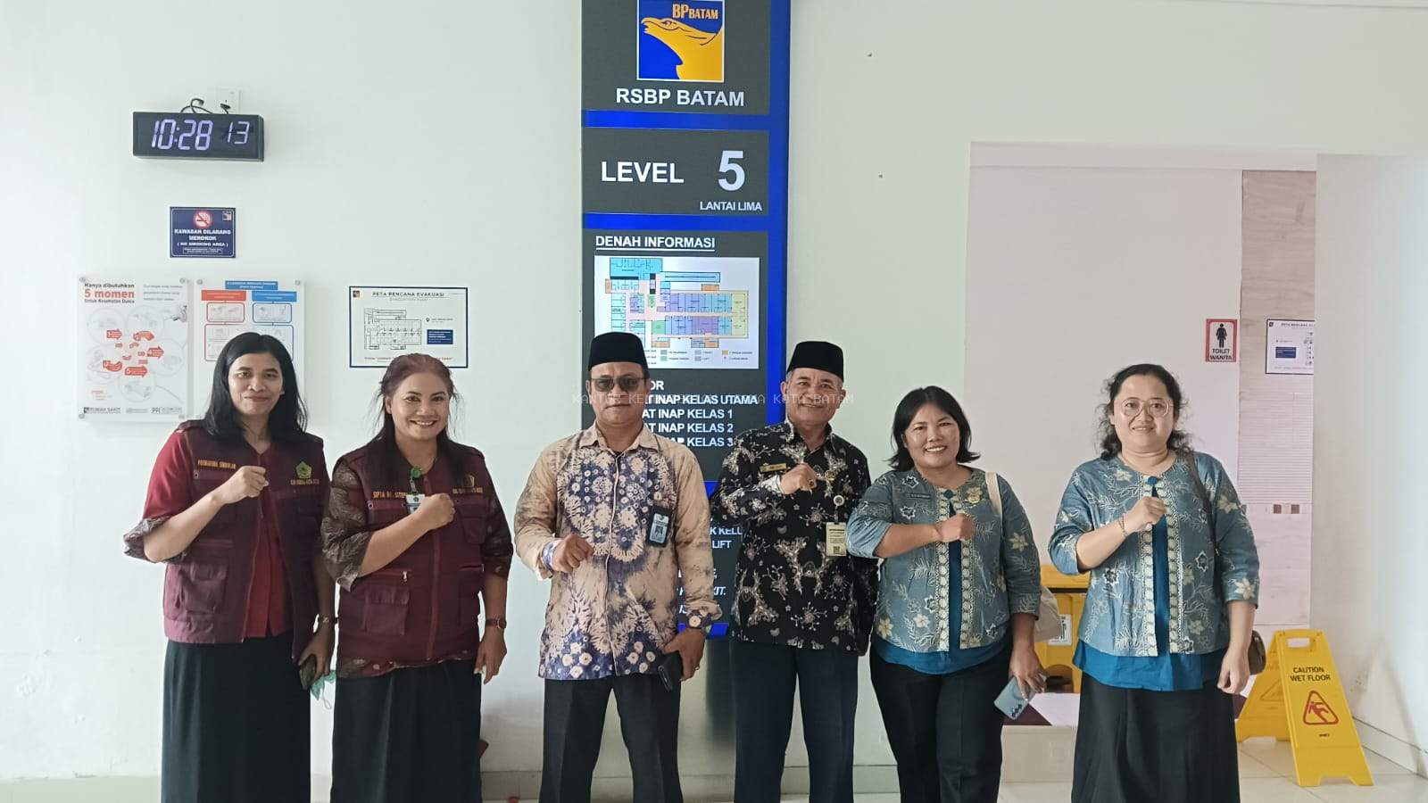Ketika Tuhan menjadi sumber sukacita hati tetap damai walau badai menerpa, Penyuluh Lintas Agama berkolaborasi menyapa pasien di RSBP Batam