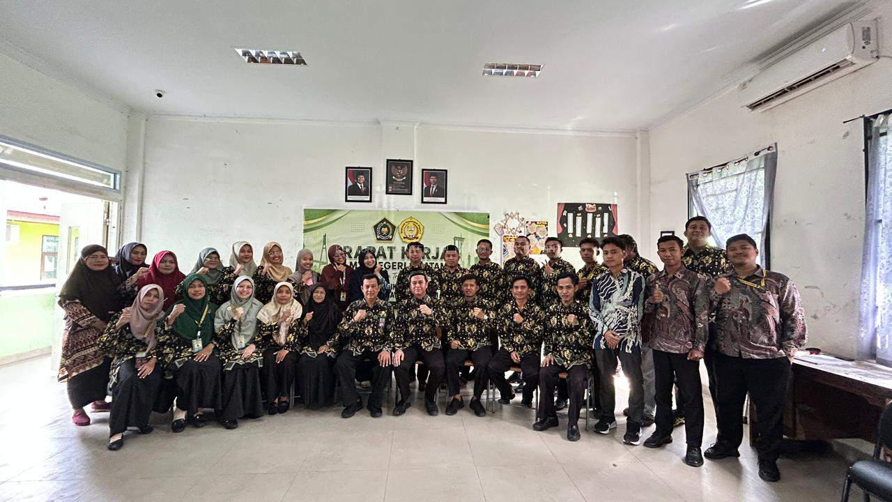 Rapat Kerja dan In House Training Kurikulum Berbasis Cinta di MTs Negeri 2 Batam