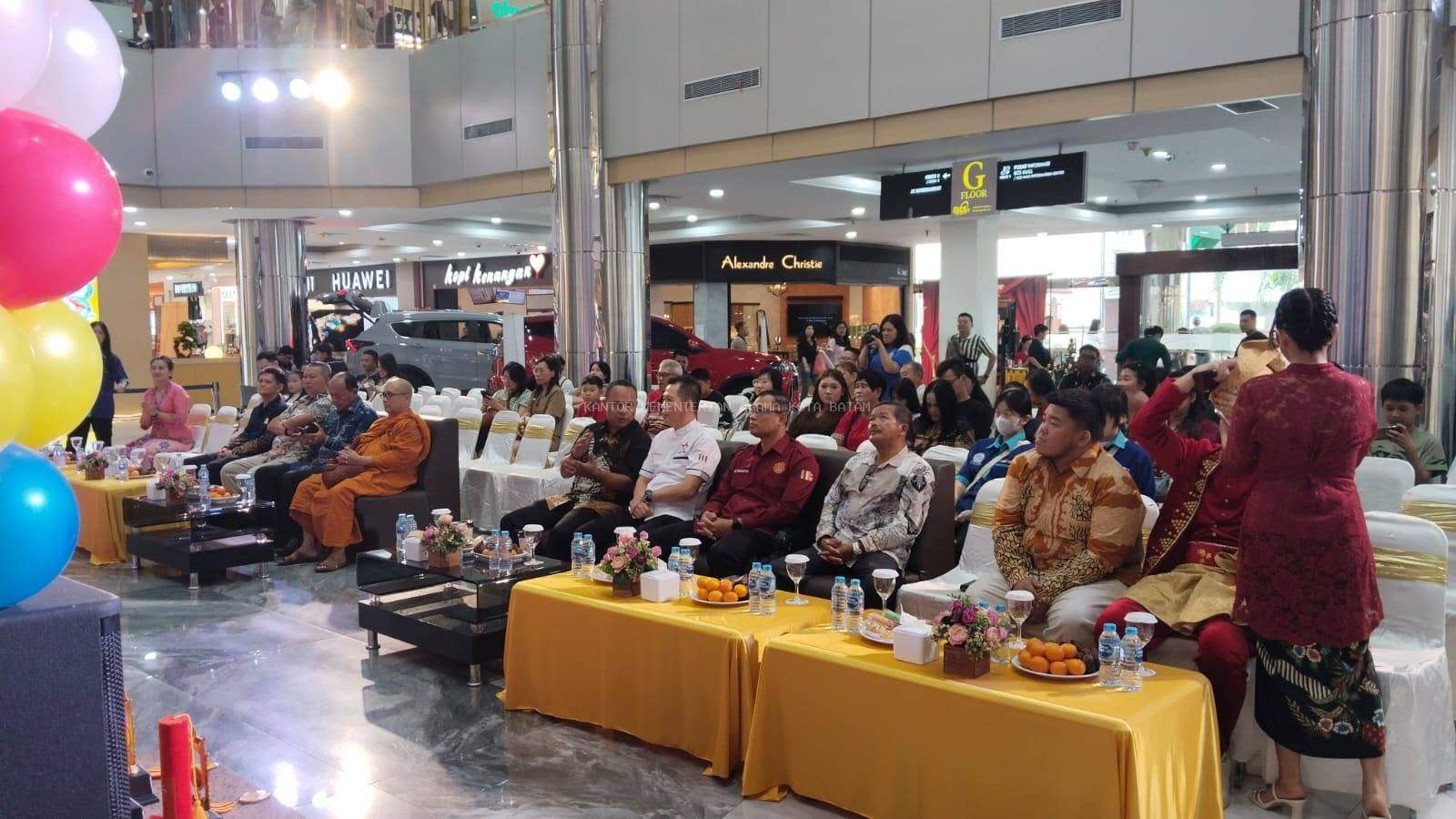 Semarak Perpisahan Nava Dhammasekha dan HUT Vihara Amitabha, Penyelenggara Bimas Buddha Kota Batam Hadiri Acara di BCS Mall Batam