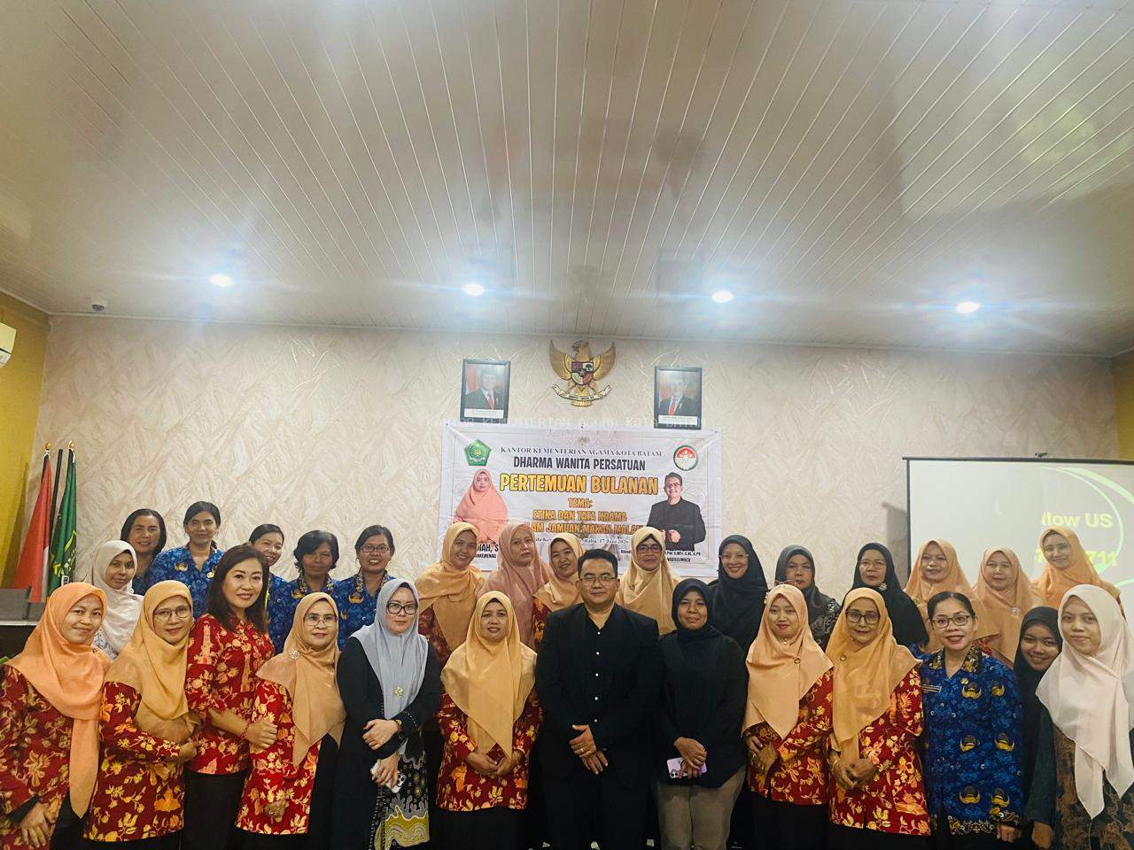 Tingkatkan Kapasitas Anggota, DWP Kemenag Batam Gelar Edukasi dan Praktik Etika Jamuan Makan Malam