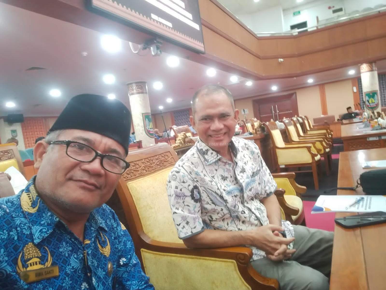 Wakili Kepala Kantor, Penyuluh Agama KUA Sekupang Hadiri Rapat Paripurna DPRD Kota Batam