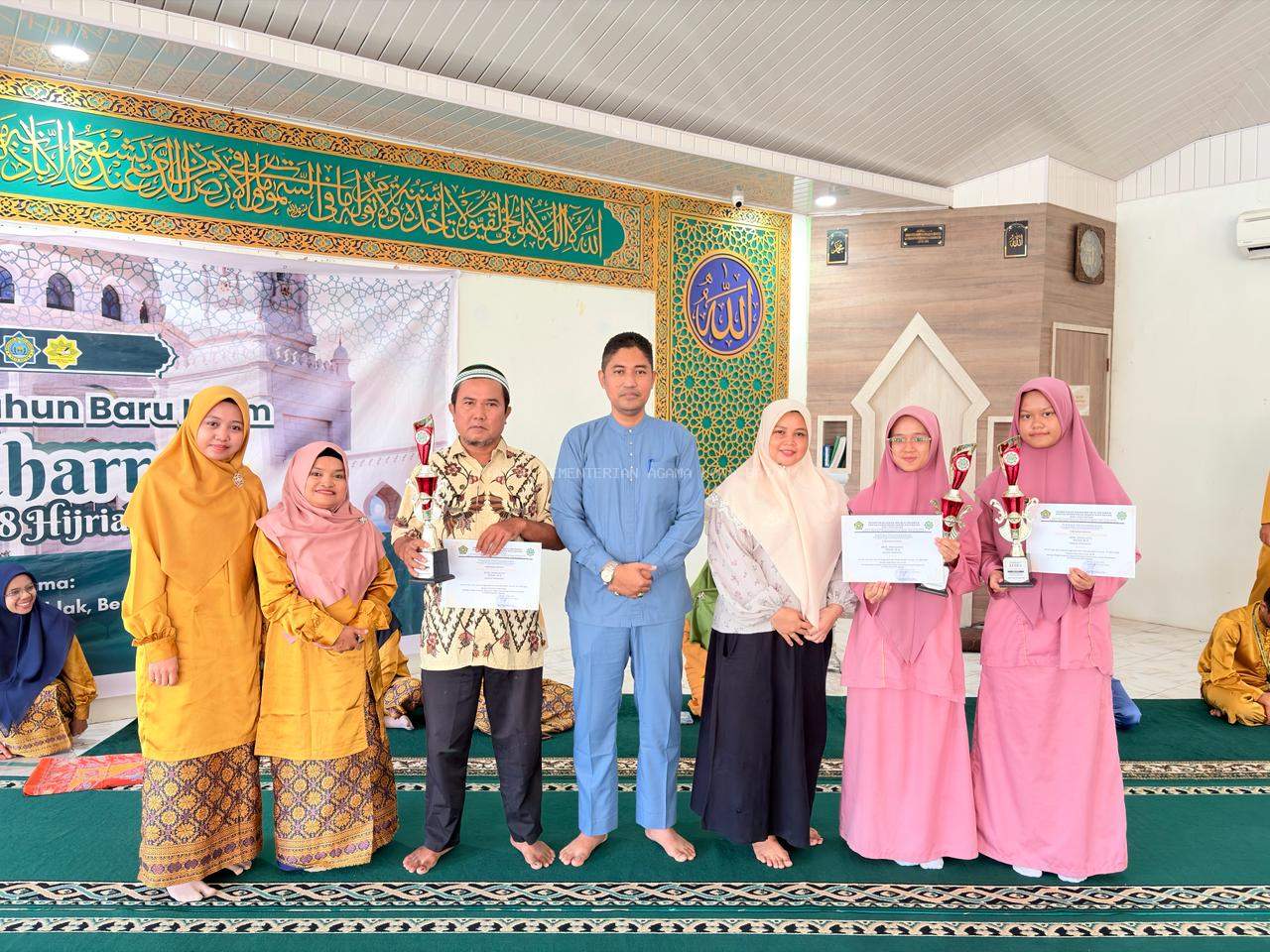MAN 2 Kota Batam Gelar Pembagian Raport Semester Genap dan Apresiasi Siswa Berprestasi
