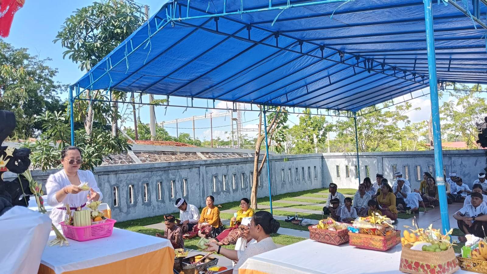 Penyuluh Agama Hindu Kemenag Batam Hadiri Persembahyangan Hari Suci Kuningan di Pura Adistana Samanasya Polda Kepri